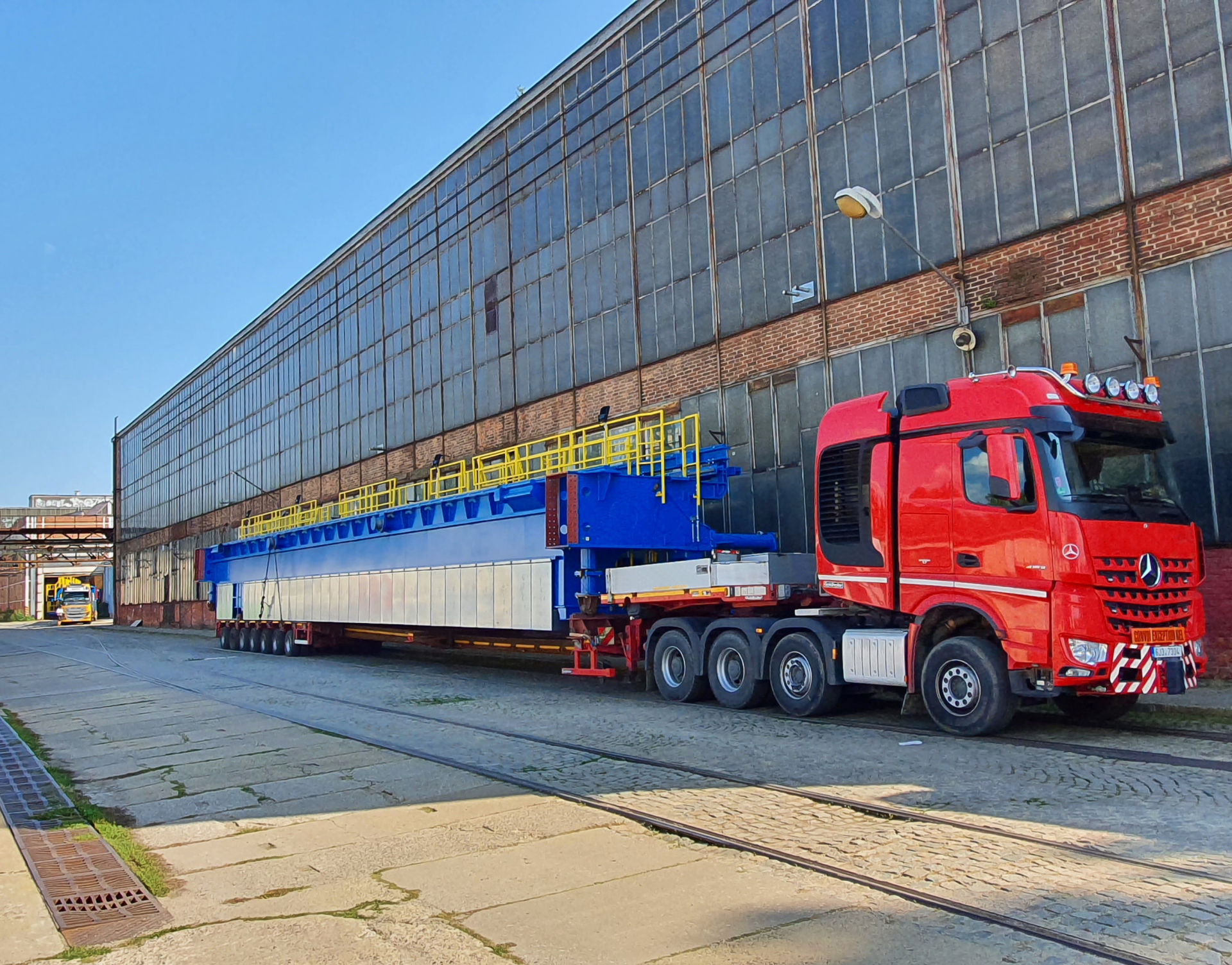 Transport of part of a&nbsp;bridge crane