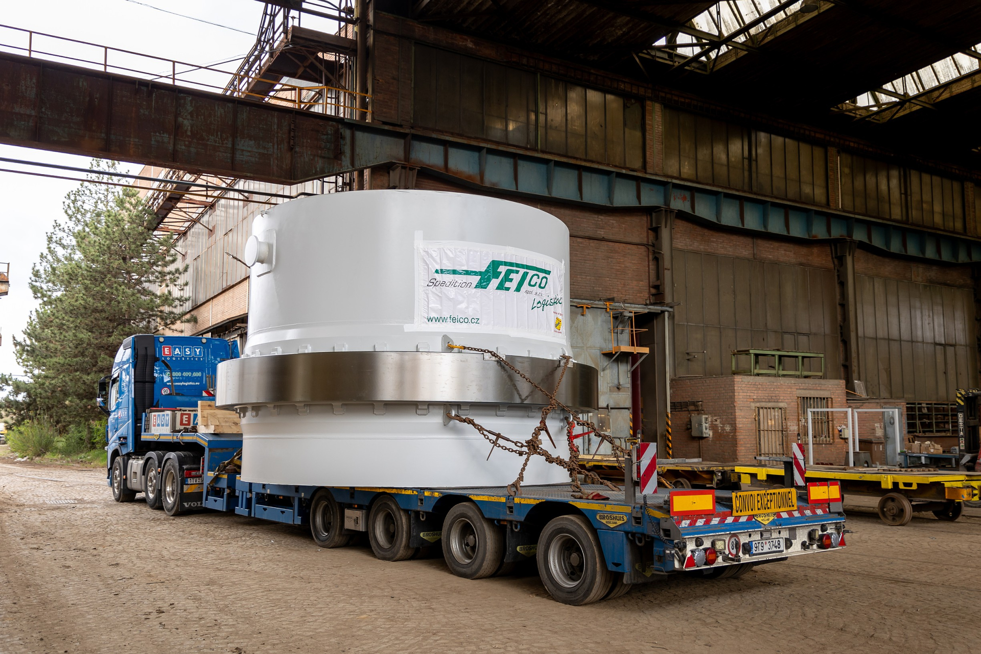 Transporting a&nbsp;sugar beet harvester